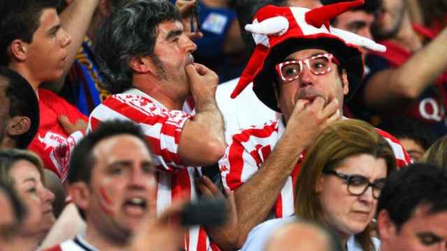 Aficionados del Athletic Club pitando el himno de España en una final de la Copa del Rey