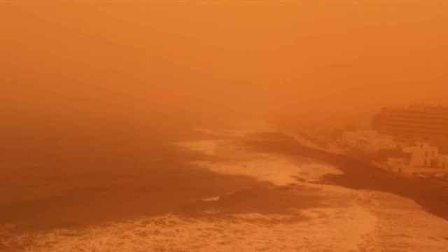 Imagen de Tenerife durante la supercalima de polvo desértico del 29 de enero de 2022.