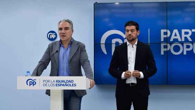 Elías Bendodo este viernes junto al coordinador general del PP en Málaga, Cristóbal Ortega.