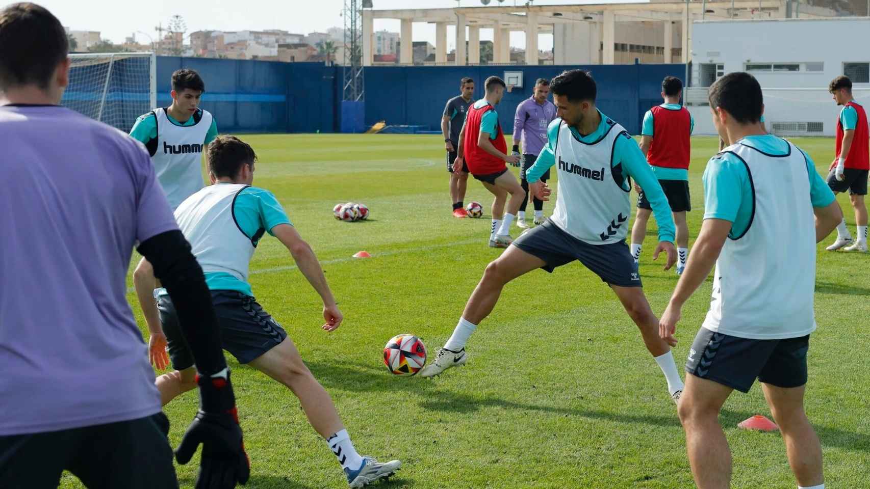 Los jugadores del Málaga CF durante un entrenamiento en el Anexo de La Rosaleda.
