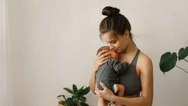 Según la legislación española, la maternidad queda determinada por el parto.