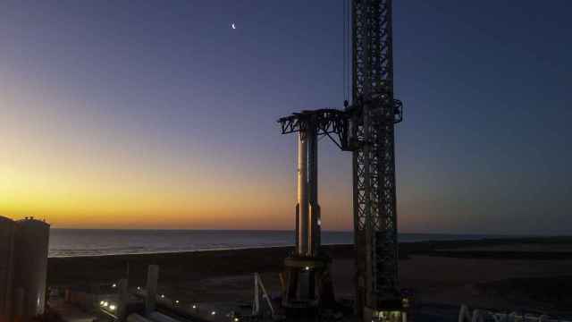 El propulsor Super Heavy de SpaceX en la plataforma de lanzamiento