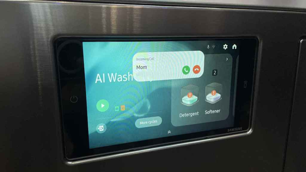 La función AI Wash de la lavadora y una llamada en la pantalla.