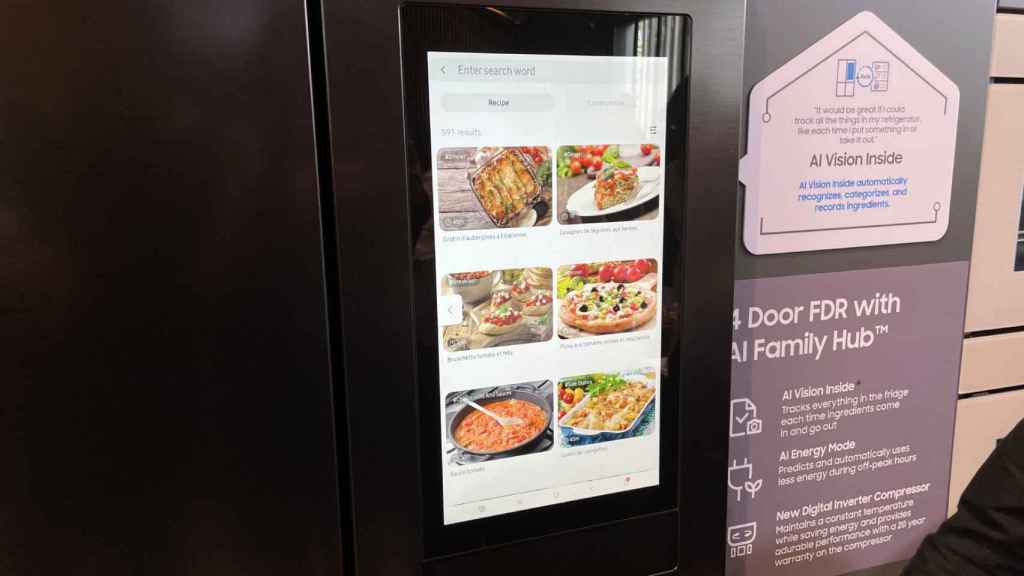 La IA del frigorífico de Samsung ofreciendo recetas.