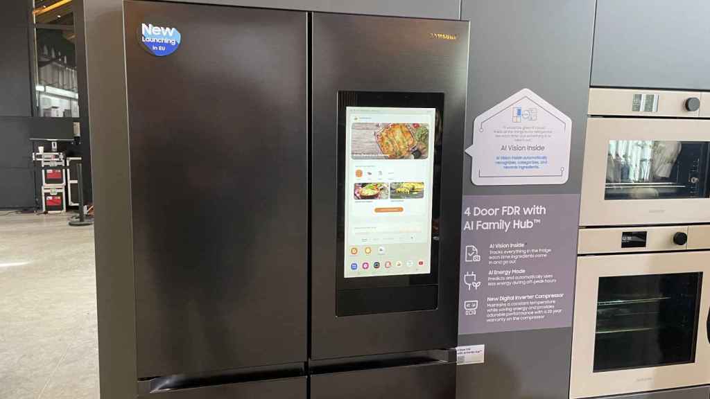 El nuevo frigorífico con IA de Samsung recomendando una receta.