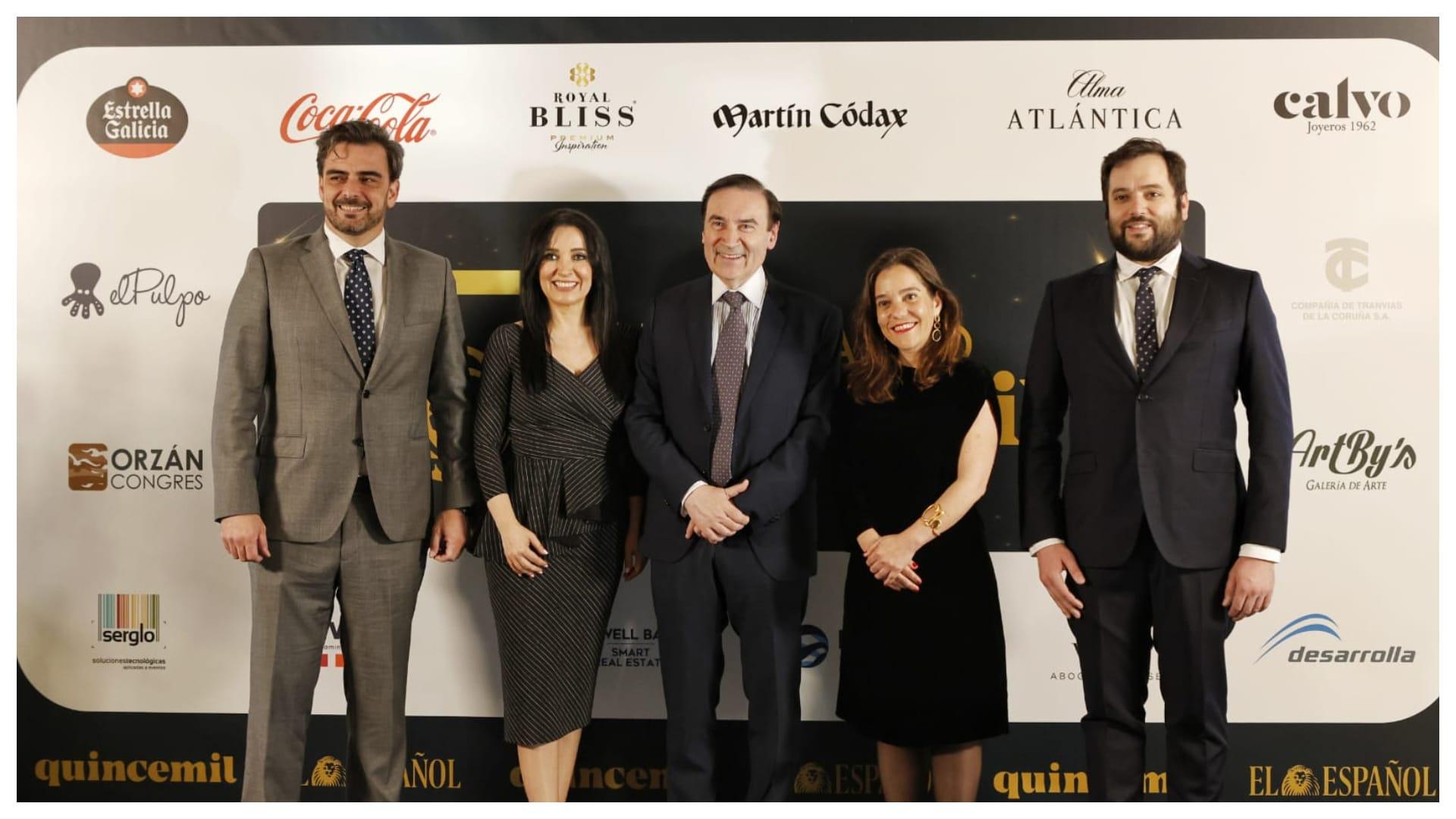 Diego Calvo (vicepresidente de la Xunta), Cruz Sánchez de Lara (vicepresidenta de EL ESPAÑOL), Pedro J. Ramírez (director de EL ESPAÑOL), Inés Rey (alcaldesa de A Coruña) y Pablo Grandío (director de Quincemil y Treintayseis)