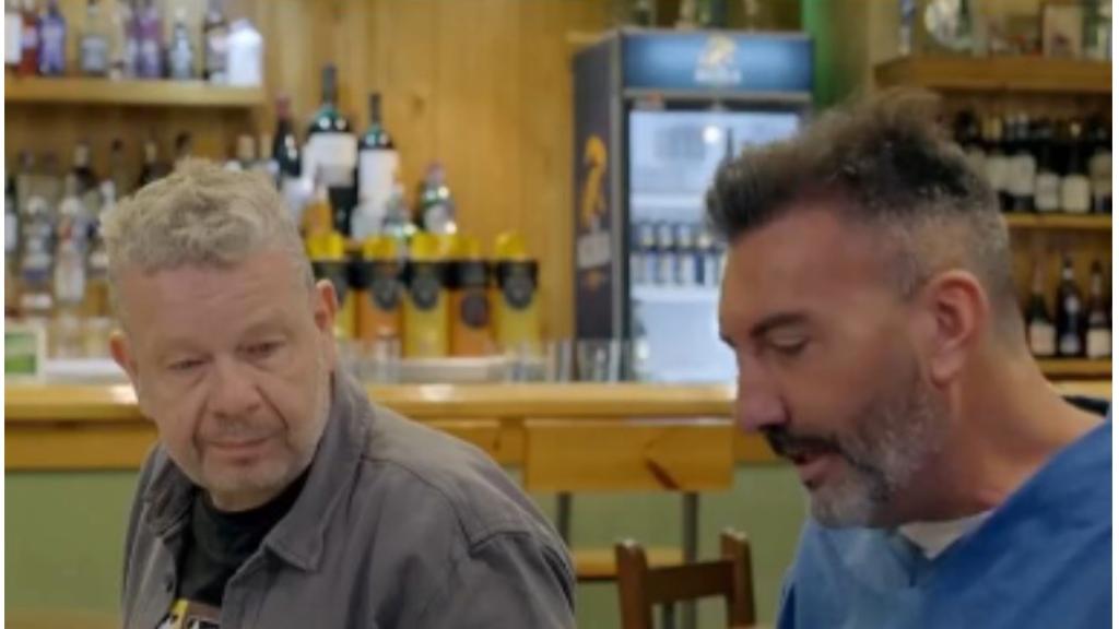 A la izquierda, Francisco Bernand, a la derecha, Alberto Chicote, en el capítulo de Gijón de 'Batalla de restaurantes'.