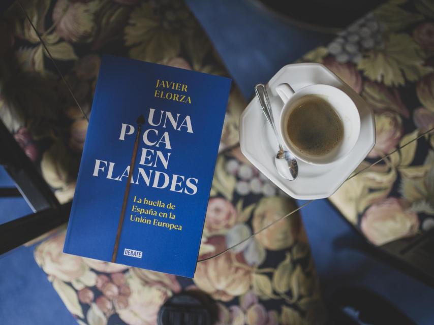 En 'Una pica en Flandes', Javier Elorza cuenta sus años en Bruselas.