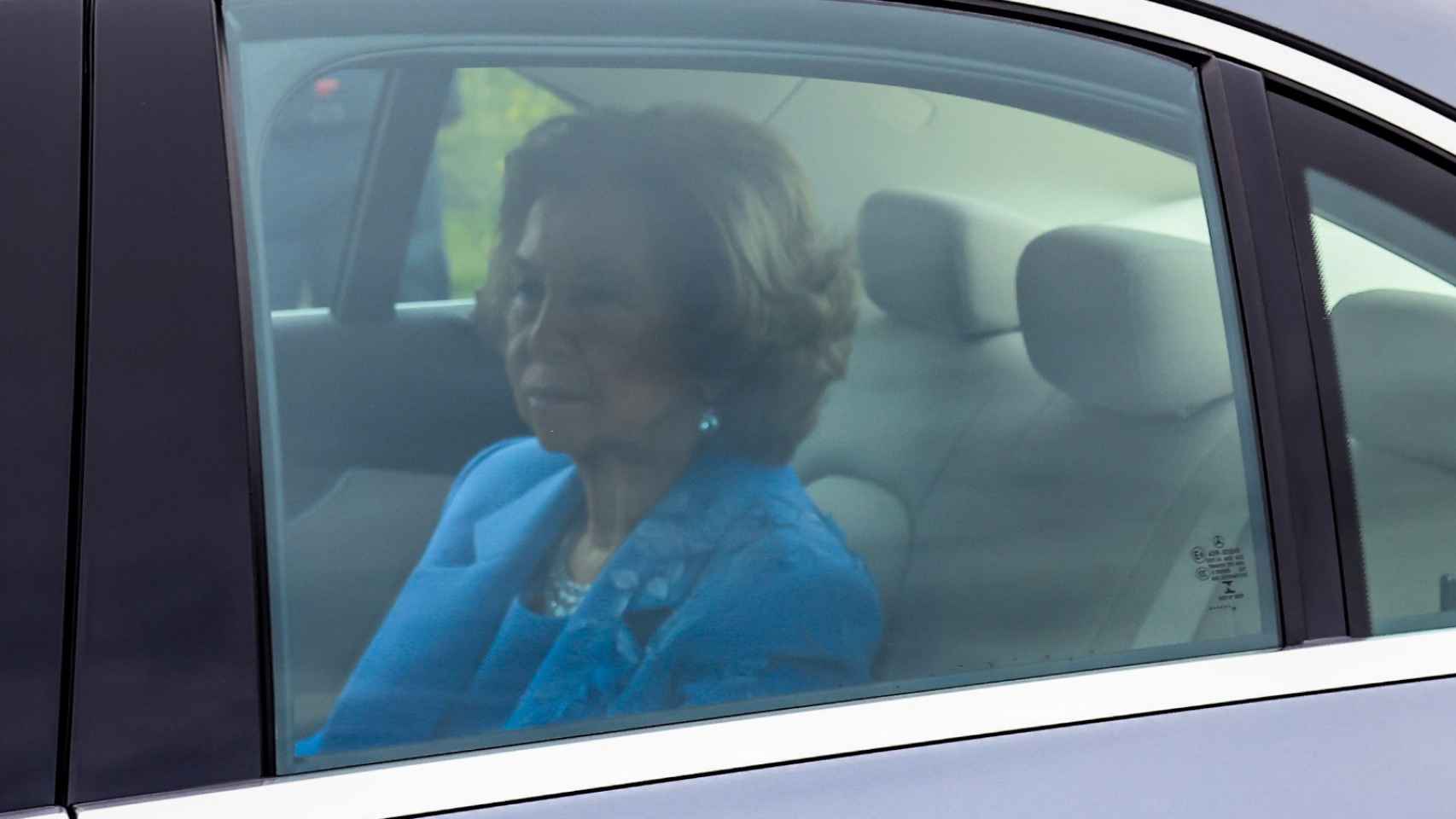 La reina Sofía a su llegada al banquete.