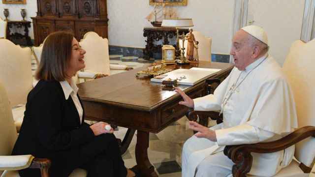 La presidenta del Congreso, Francina Armengol, durante su audiencia con el Papa Francisco en el Vaticano.