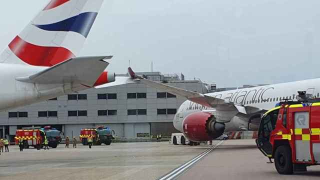 Aviones de British Airways (BA) y Virgin Atlantic tras colisionar en el aeropuerto de Heathrow.