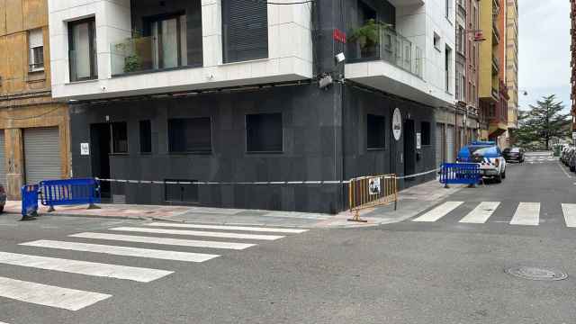Corte de calles en León por el desprendimiento de placas de la fachada de un edificio