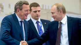 Gerhard Schröder y Vladímir Putin, en San Petersburgo en 2016.