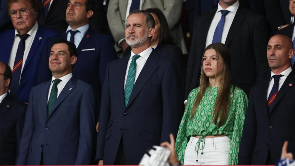 Felipe VI en el palco de La Cartuja junto a la infanta Leonor y Luis Rubiales la pasada temporada.