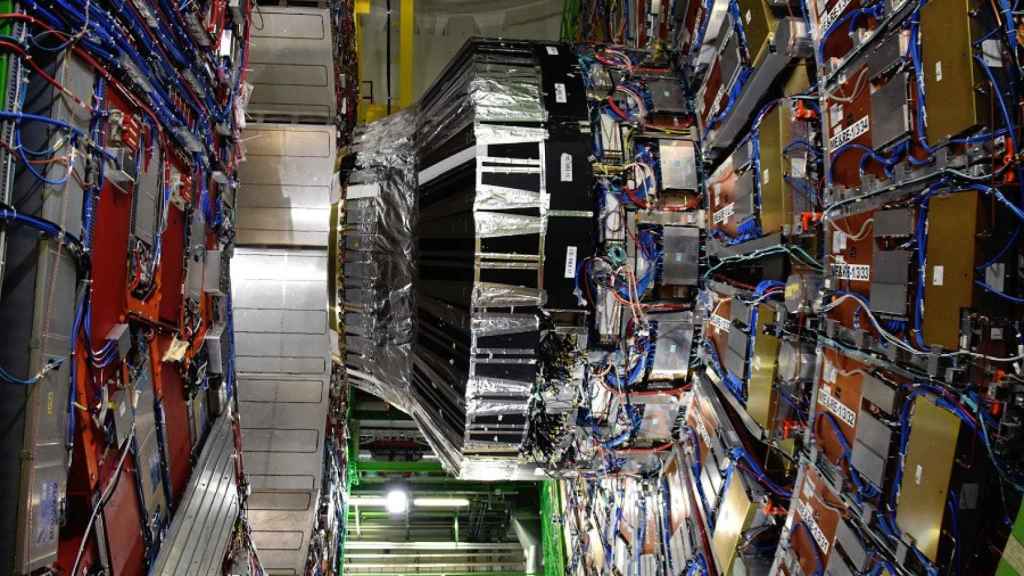 Interior del Gran Colisionador de Hadrones (LHC), construido por el CERN