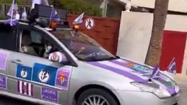 Vídeo del aficionado del Real Valladolid circulando con su coche tuneado por Benidorm