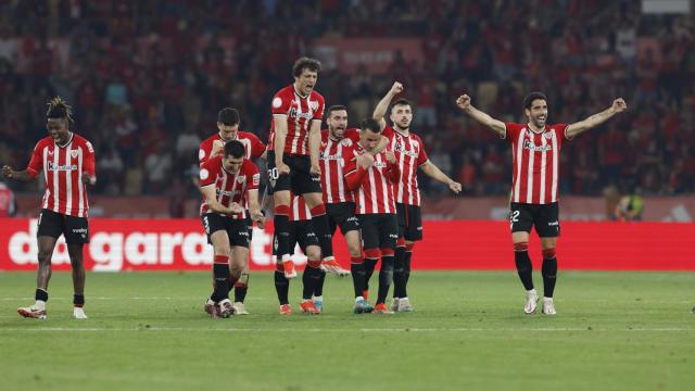 Los jugadores del Athletic Club celebran su victoria en la Copa del Rey.