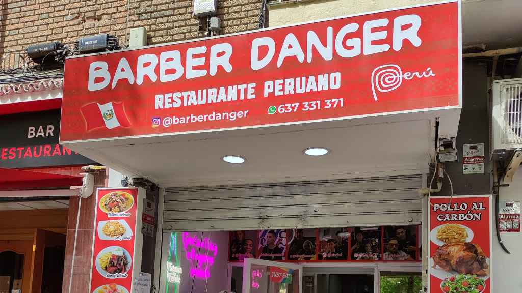 Fachada del restaurante Barber Danger, este domingo 7 de abril, en Carabanchel.