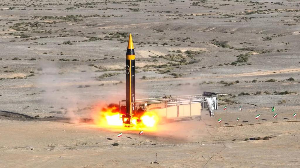 Lanzamiento de misil Khorramshahr en 2023