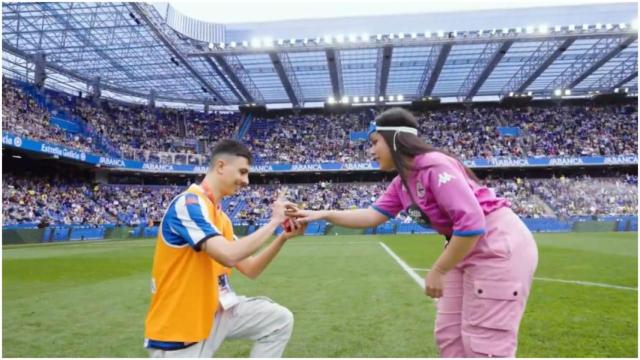 Momento de la pedida en Riazor este domingo