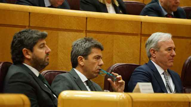 Carlos mazón ayer en el Senado junto al murciano Fernando López Miras.