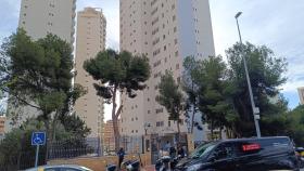 El incendio se produjo en una vivienda de la undécima planta de un edificio ubicado en la Avenida dels Mariners  de Villajoyosa.