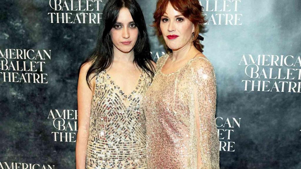 Molly Ringwald y su hija, Mathilda Gianopoulos.