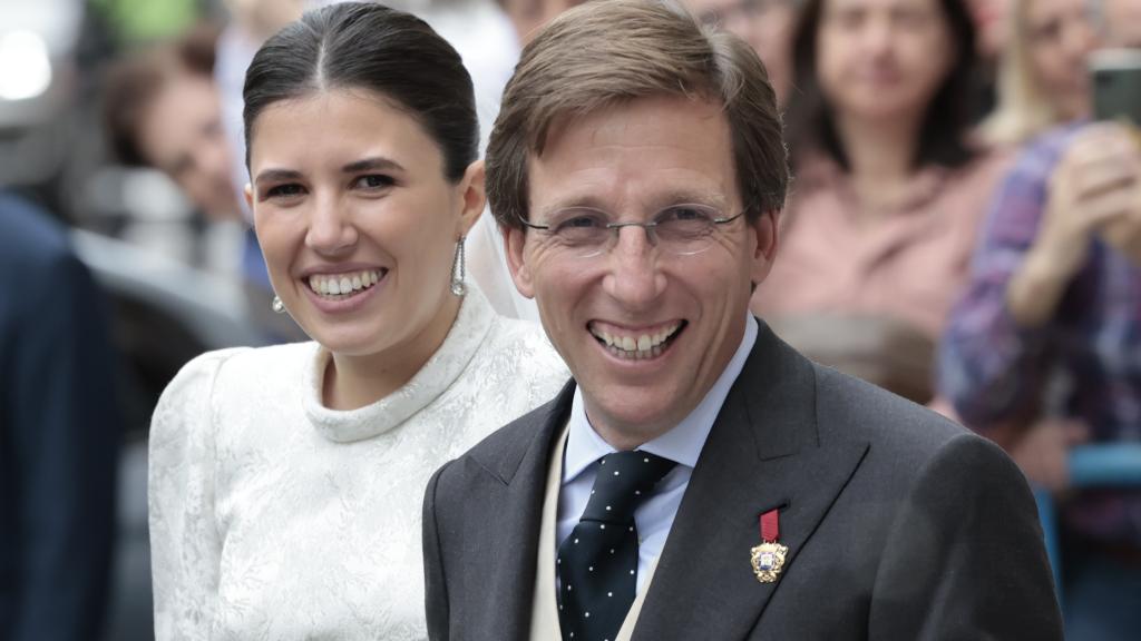 José Luis Martínez-Almeida y Teresa Urquijo el día de su boda en Madrid.