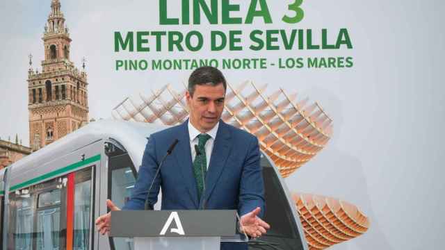 El presidente del Gobierno, Pedro Sánchez, en el acto de la colocación de la primera piedra de un tramo de la línea de metro en Sevilla.