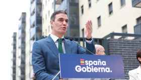 El presidente del Gobierno, Pedro Sánchez, interviene este lunes tras la visita a la promoción de viviendas sociales.