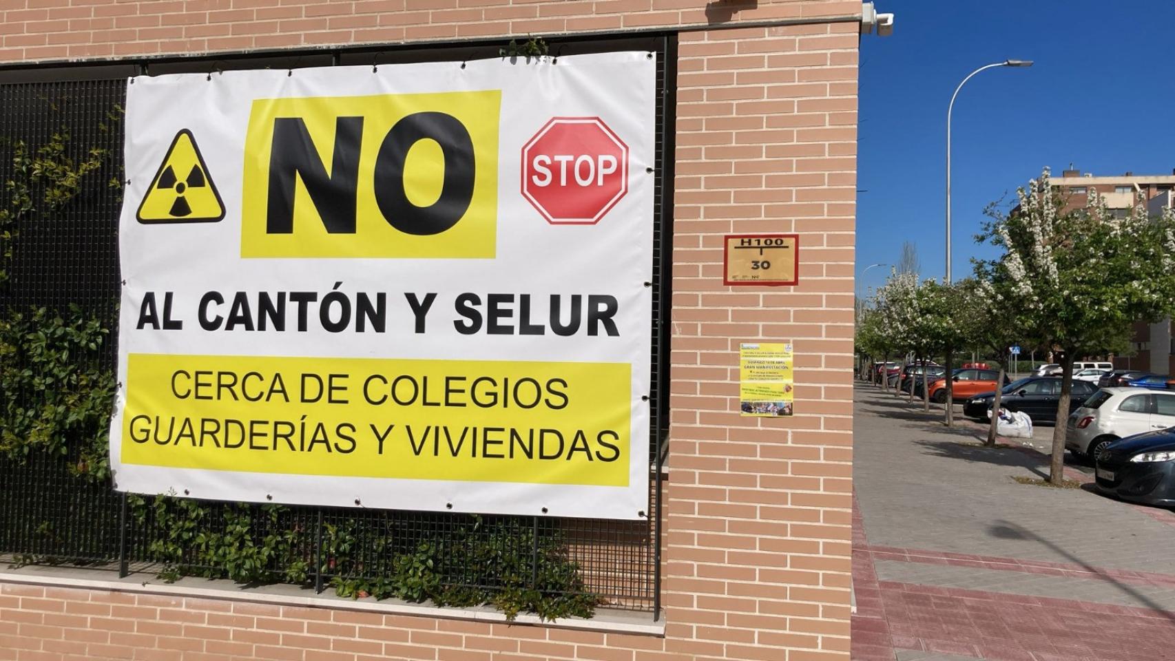 Cartel contra el cantón de Montecarmelo.