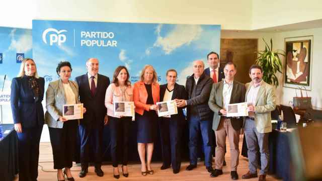 Alcaldes del Partido Popular de la Costa del Sol y el Campo de Gibraltar, reunidos este lunes.
