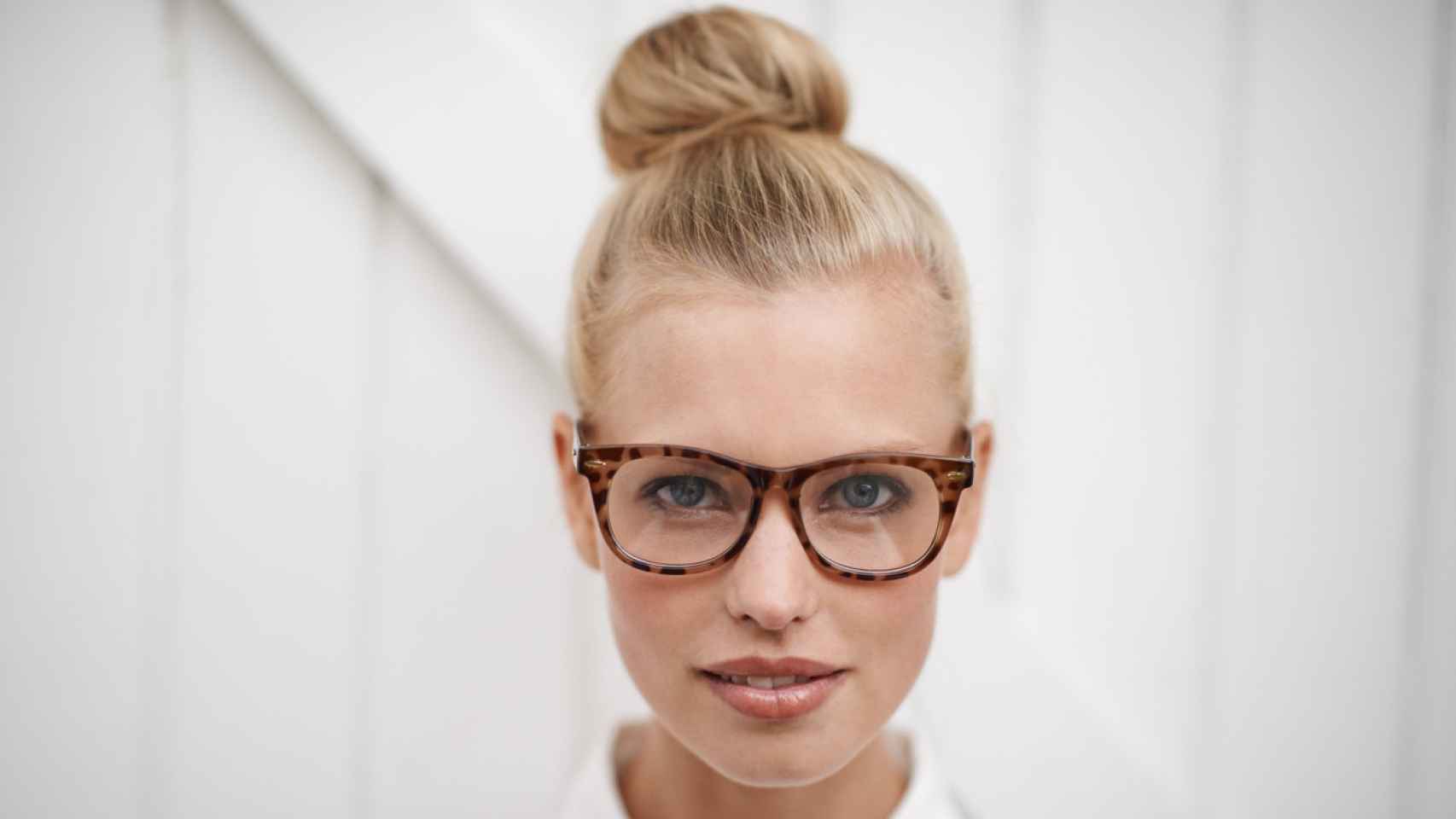 Consejos de un experto para encontrar las gafas perfectas según tu tipo de rostro.