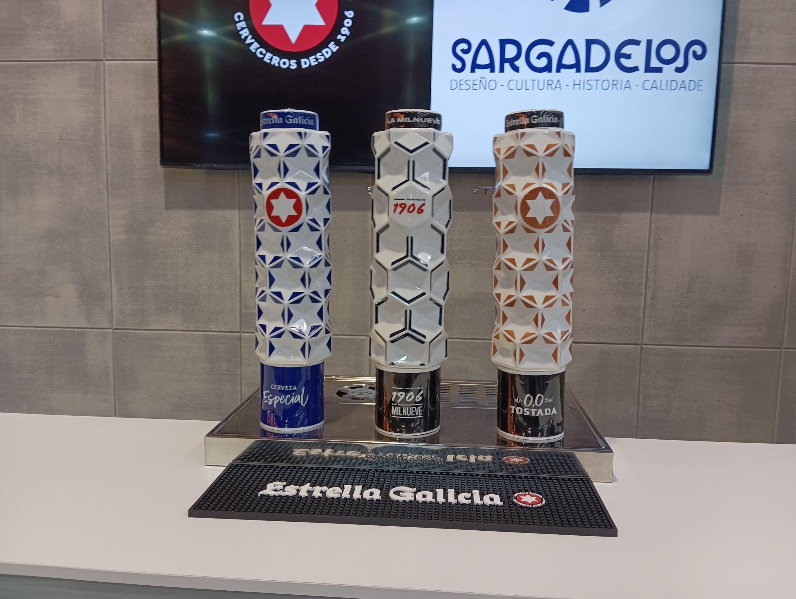 Columna de cerveza de Estrella Galicia y Sargadelos (Foto: Quincemil)