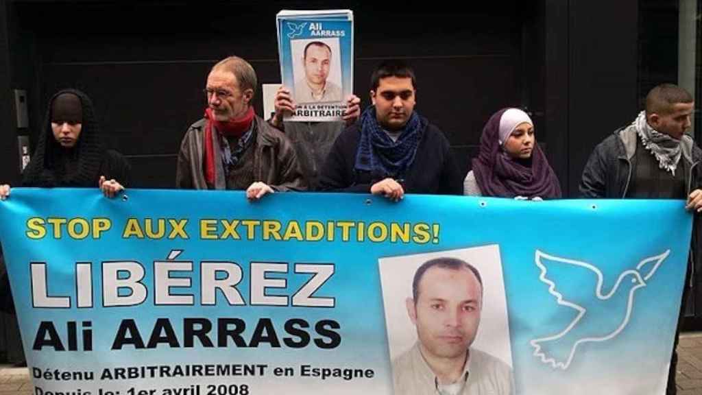 Manifestantes piden la liberación de Ali Aarrass, encarcelado en Rabat.