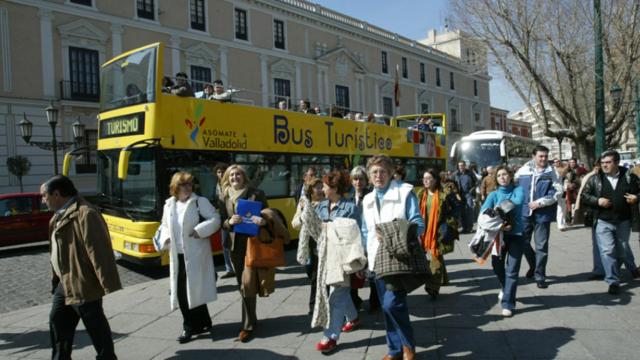 Imagen del bus turístico de Valladolid