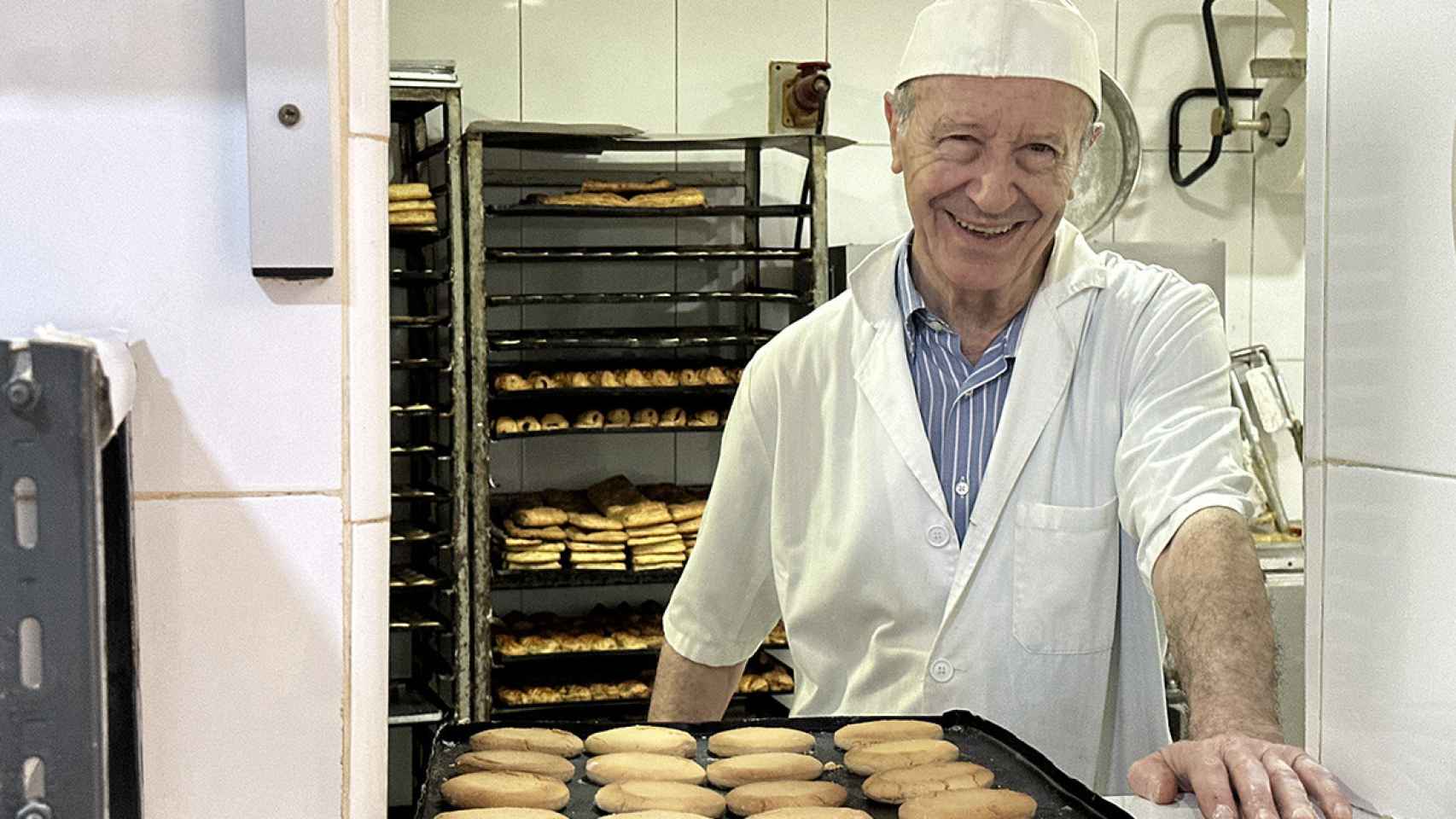 Pepe, el pastelero de 71 años que triunfa con sus tortas vejeriegas