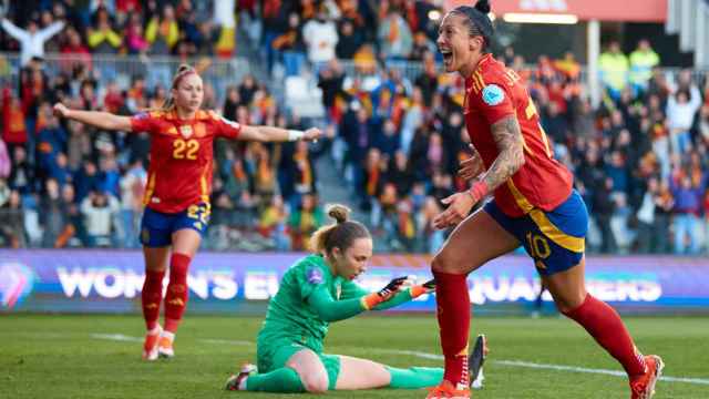 Jenni Hermoso celebra el gol con España.
