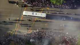 Así ha sido el recibimiento al autobús del Real Madrid a su llegada al Bernabéu antes del partido frente al City