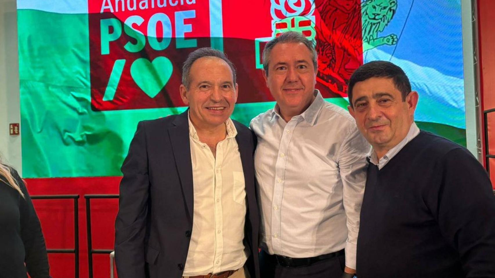 El secretario de Organización del PSOE andaluz, Jacinto Viedma, junto a Juan Espadas y Francisco Reyes.