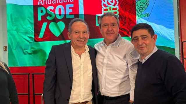 El secretario de Organización del PSOE andaluz, Jacinto Viedma, junto a Juan Espadas y Francisco Reyes.