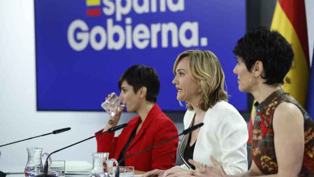 Pilar Alegría, Isabel Rodríguez y Elma Saiz este martes en la rueda de prensa posterior al Consejo de Ministros.
