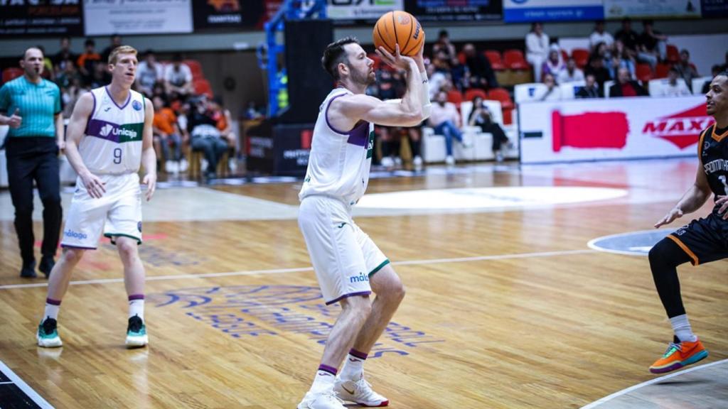 Tyler Kalinoski durante el Promitheas Patras vs. Unicaja