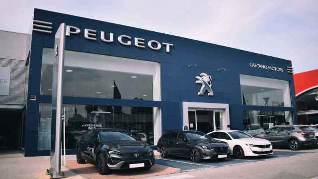 Concesionario de Peugeot de Caetano Retail.