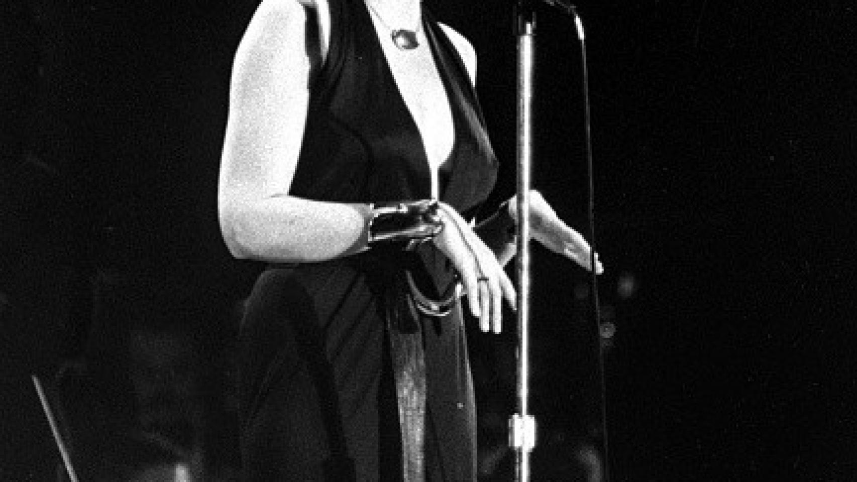 Actuación de Liza Minnelli con la joya de Tiffany & Co.