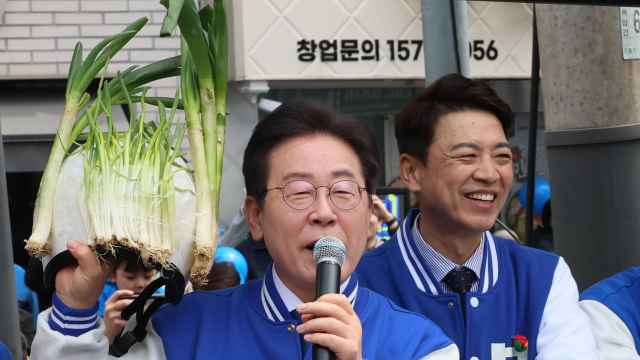 Lee Jae-myung, líder del PD, en un mitin en Yongin el 06 de abril de 2024.