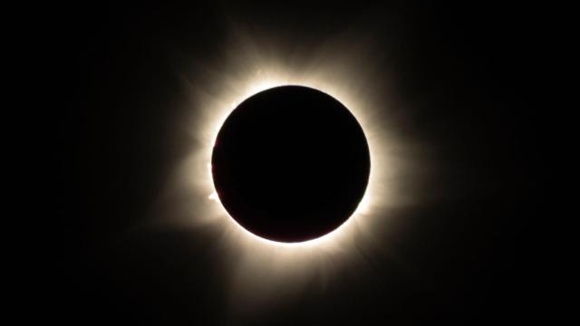 Imagen de archivo de un eclipse solar total