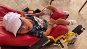 Santiago, de tres años, padece síndrome de West. Fotografía cedida