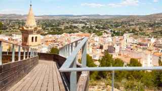 El impresionante pueblo a una hora de Alicante con encanto e historia que debes visitar esta primavera