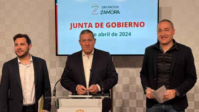 El presidente de la Diputación de Zamora, Javier Faúndez, atiende a los medios tras la Junta de Gobierno